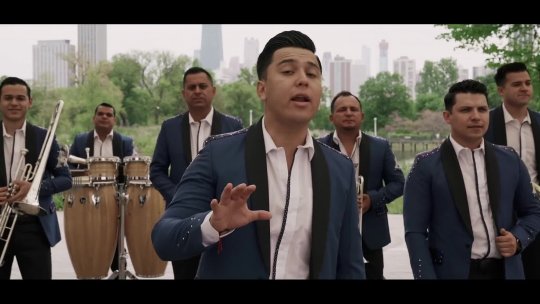 012-La Arrolladora Banda El Limón De René Camacho  Cómo Te Olvido